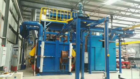 La máquina de explosión de la cadena de colgadora combinó una cámara de recubrimiento de spray Instalación y puesta en marcha en Australia